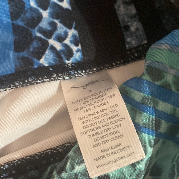 ⭐️HOST PICK⭐️ X BY GOTTEX
Mesh Insert Capri Sport Leggings - Picture 8 of 8